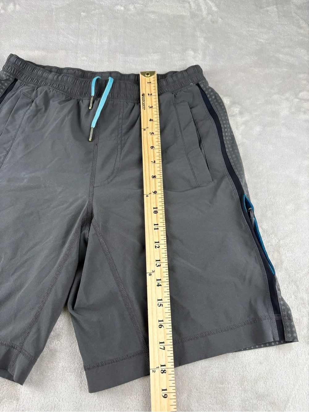 Lululemon Mens Athletic Shorts Gray Training Gym 7” Inseam Assumed Small